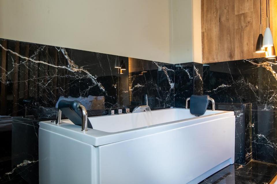 アテネNoho Boutique , Premium Living Dikeou 8アパートメント エクステリア 写真